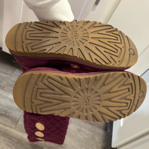 Eggplant tall sweater UGG boots - Picture 4 of 4